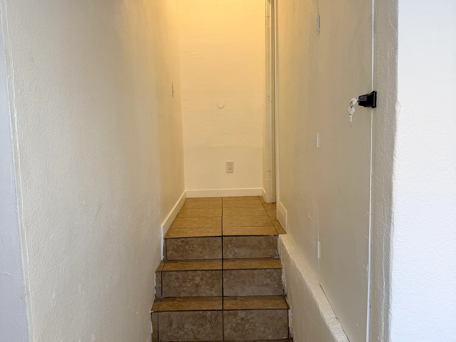 1474 Magnolia Ave — Photo 2