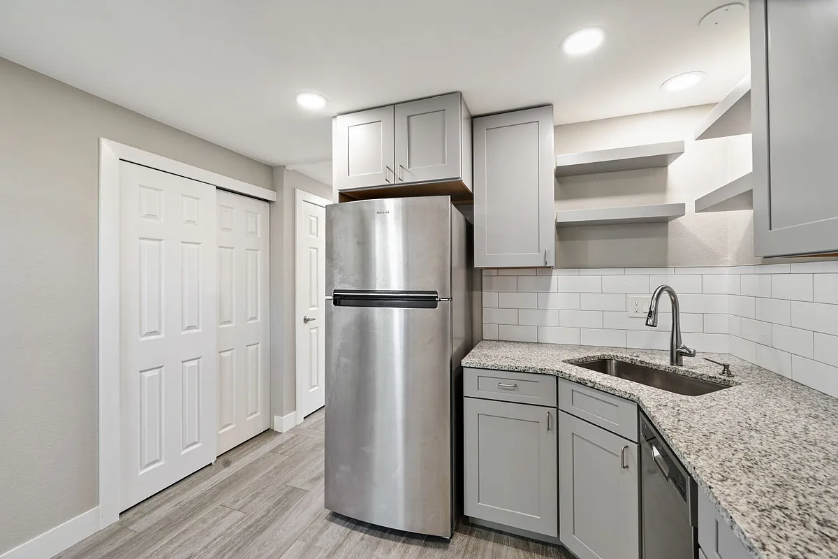 Building Photo - 131 S Jefferson Ave #2