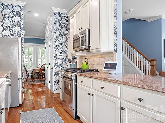 5th image of 17525 Calverton Rd