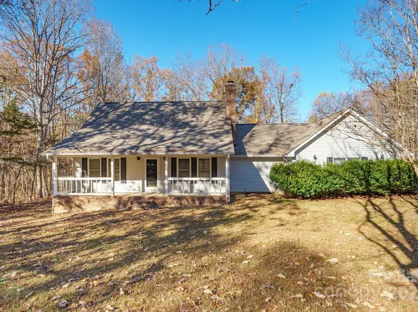 1065 Rollingwood Dr, Claremont, NC 28610