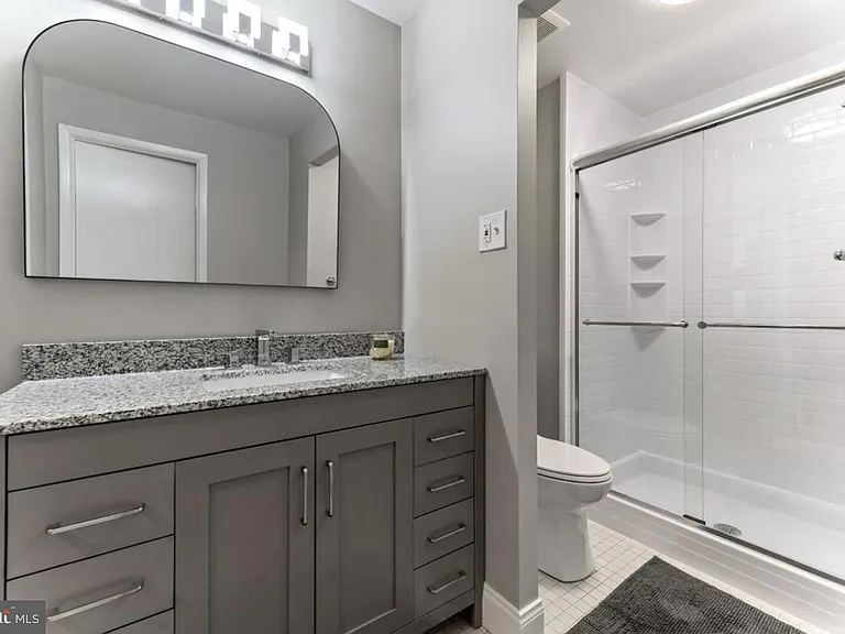 1750 Oakwood Ter #16C — Photo 19