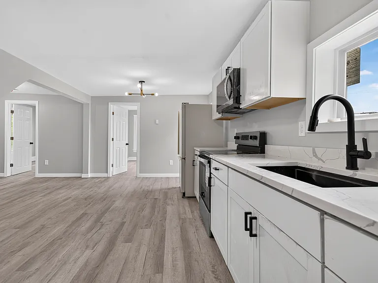 303 W Main St #3 — Photo 4