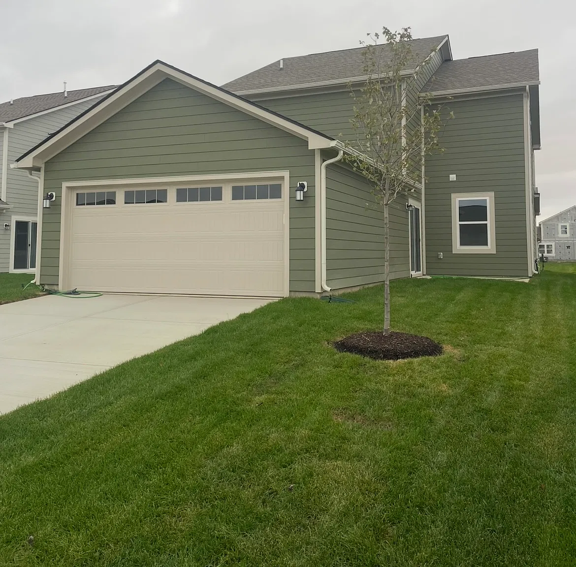 4 bed, 2329 sqft, $2,649 — Photo 2