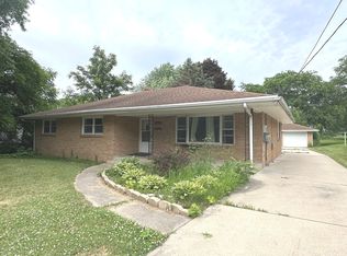 1427 S Walnut Ave, Freeport, IL 61032