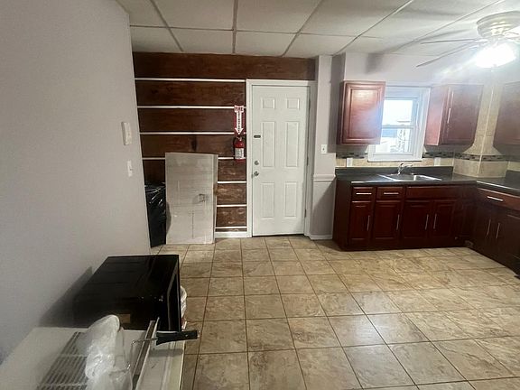 2nd image of 109 Washington St #3