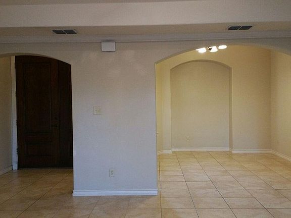 3rd image of 100 Palm Cir