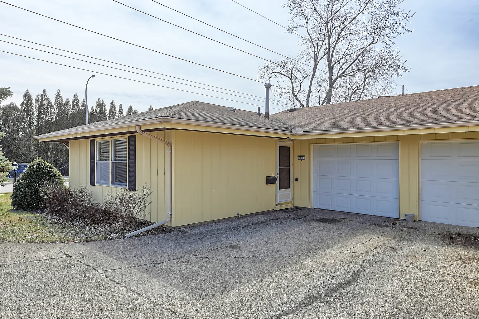 1201 E Willard St photo 1