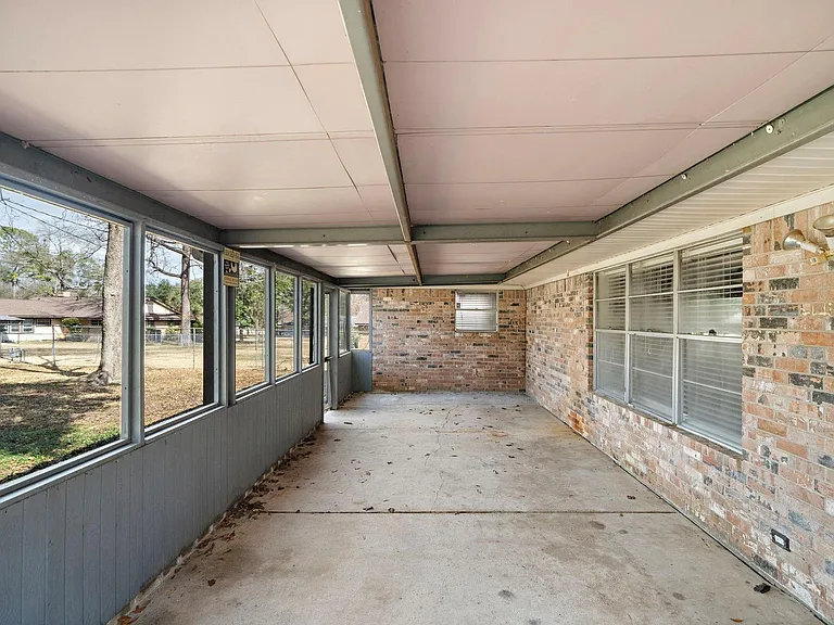 1104 Hillcrest Dr — Photo 17