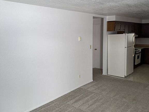 2nd image of 2458 Siskiyou Blvd #2458