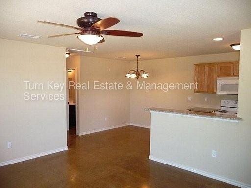4th image of 3104 Francis Dr