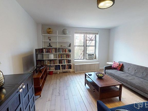 2nd image of 208 W 119th St APT 3C