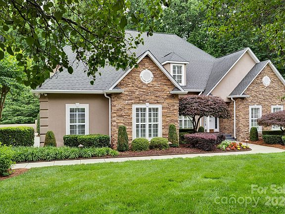 2nd image of 901 Weymouth Dr