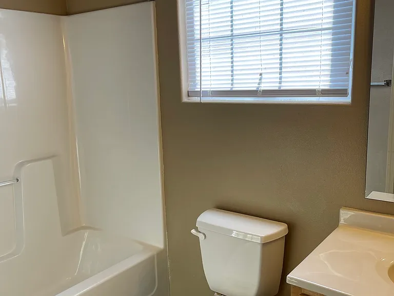 408 S Van Buren St #5 — Photo 14