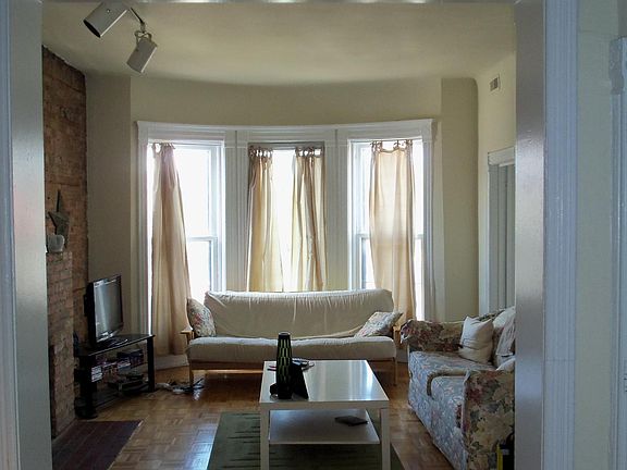 3rd image of 757 W Diversey Pkwy APT 2W
