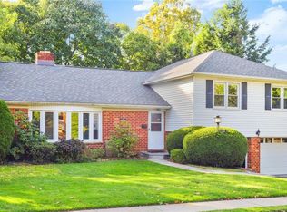 935 Split Rock Rd, Pelham, NY 10803