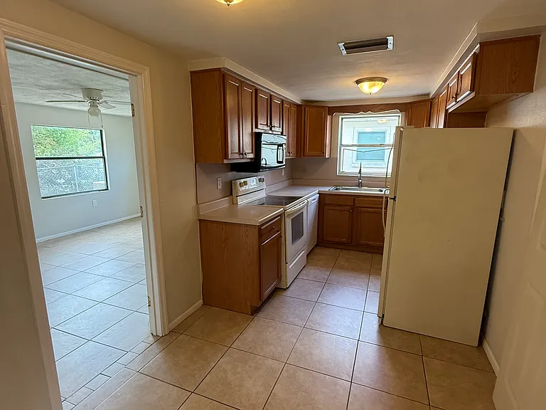 5114 Greenwood St — Photo 7