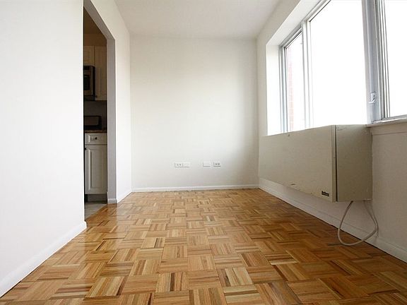 5th image of 303 W 21st St APT 14C
