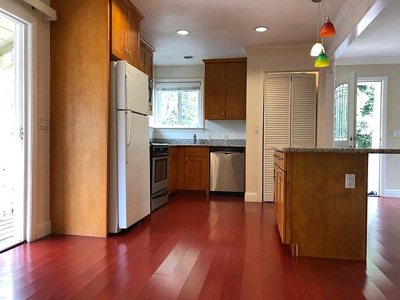 4th image of 112 Coleridge Ave