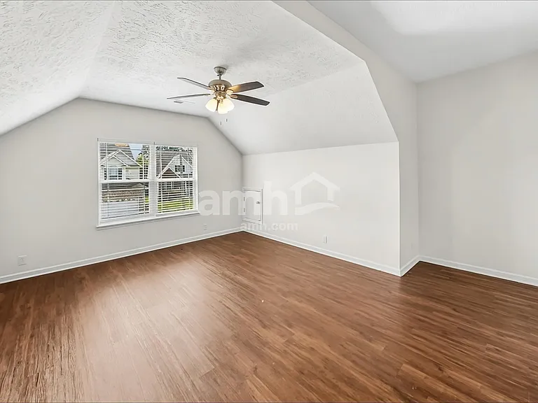 305 Schoolhouse Ct — Photo 17