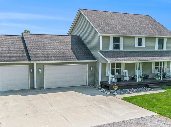 8214 New Lothrop Rd, New Lothrop, MI 48460