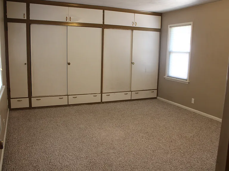 310 Pioneer Dr — Photo 6