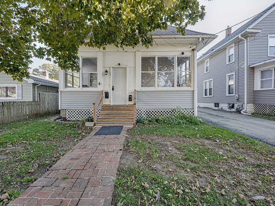 1143 Superior St #2
