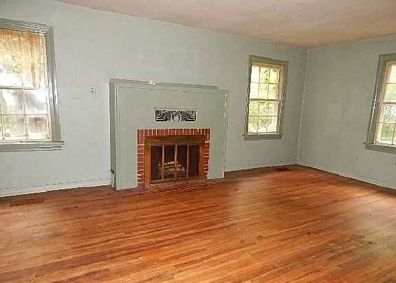 4th image of 405 Park Ave S