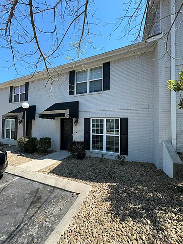1126 Maple Tree Ln Photo 1