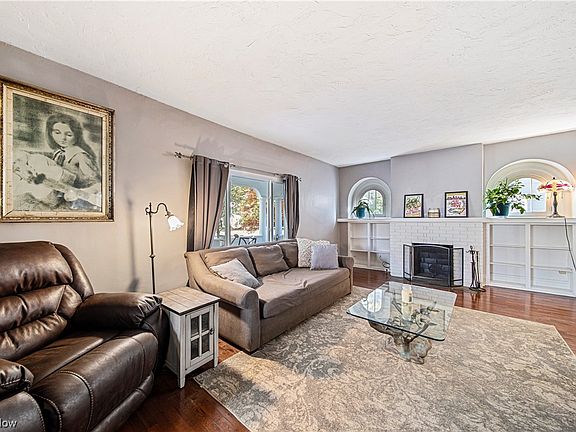 5th image of 3352 Euclid Heights Blvd