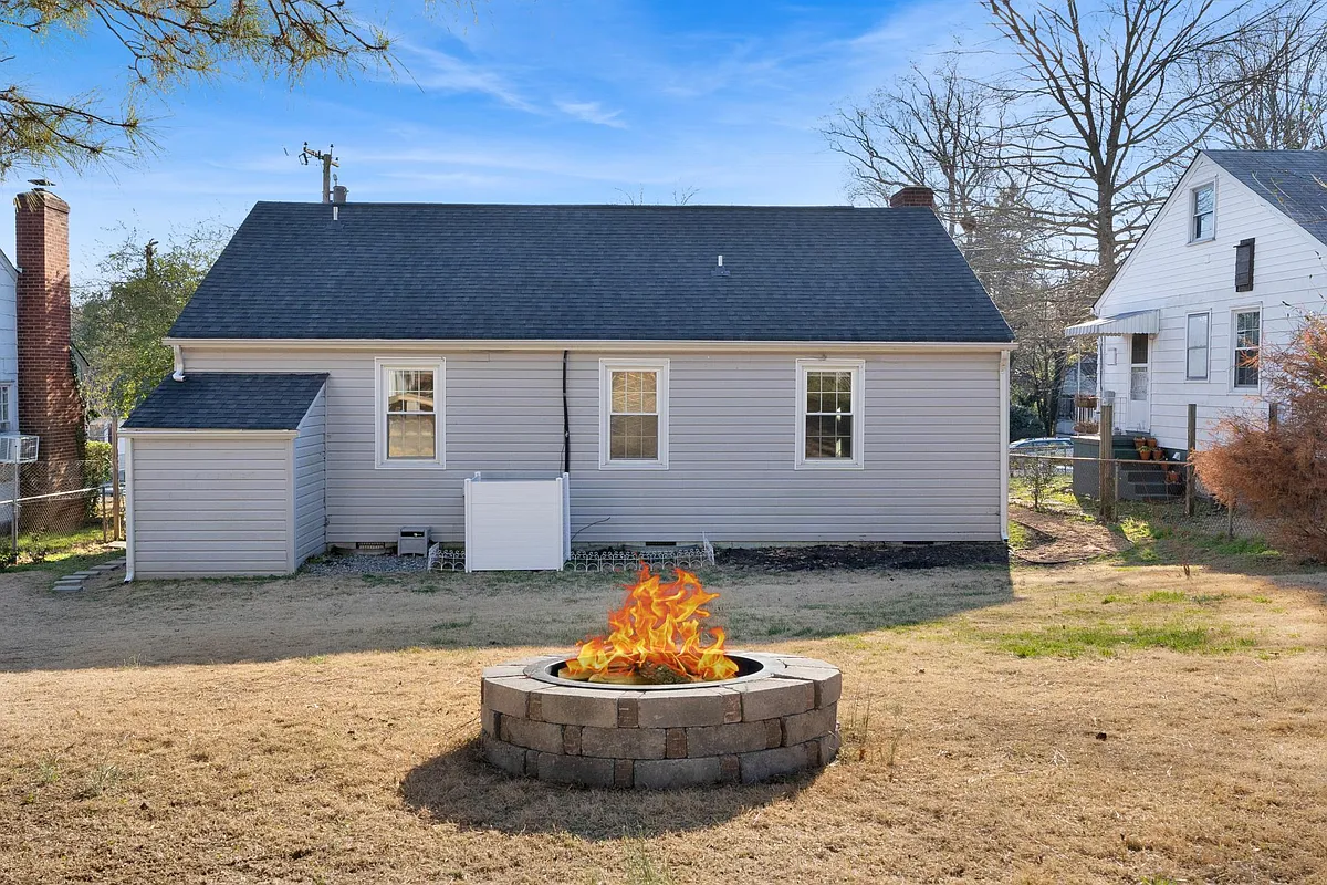Building Photo - 4011 Sharon Ct