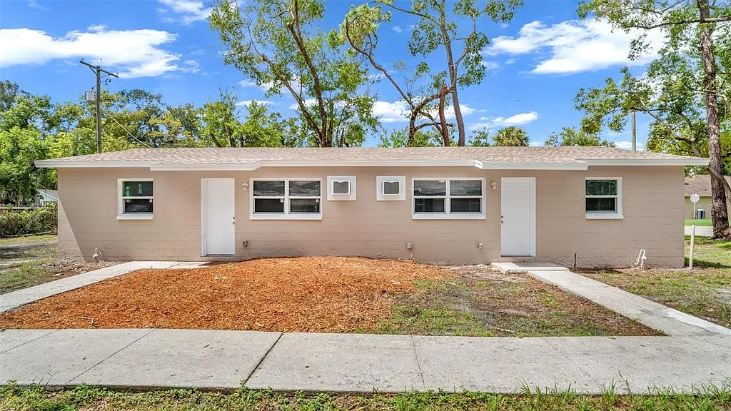 2 bed, 1.0 bath, 1296 sqft, $1,800 — Photo 1