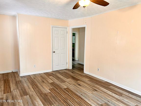 3rd image of 2638 Summitt Ave