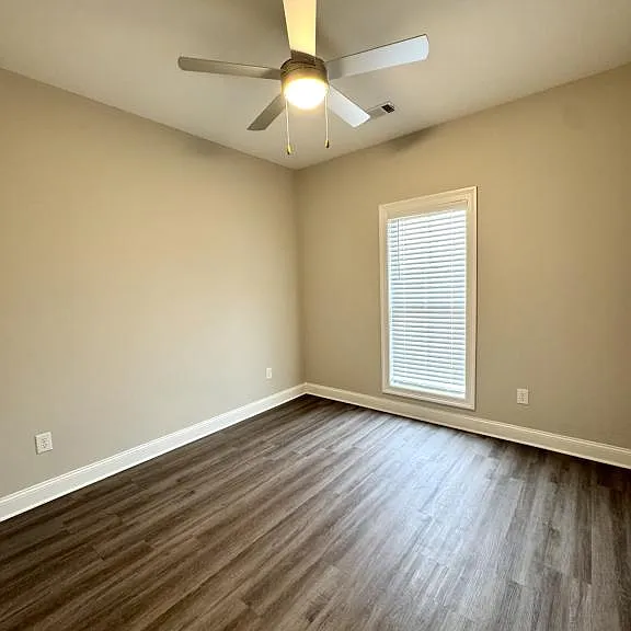 706 Kathleen Dr — Photo 9