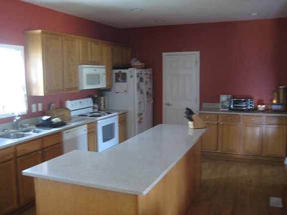 2nd image of 599 Luttrellville Ln