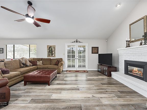 5th image of 9905 Laurie Ave