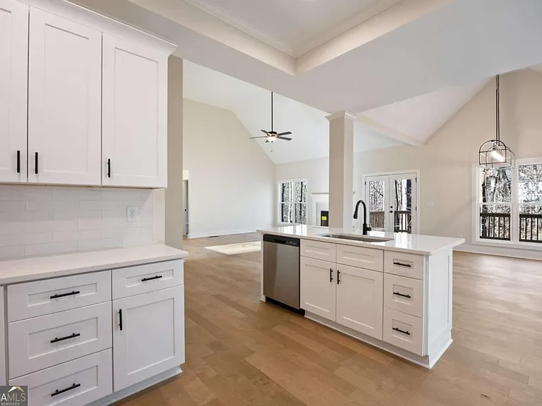 360 Ansley Dr — Photo 16