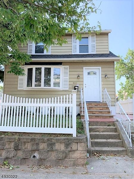 1st image of 15 Hornblower Ave