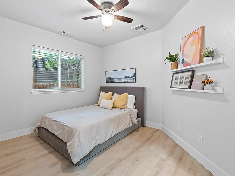 2915 Stonecreek Dr — Photo 11