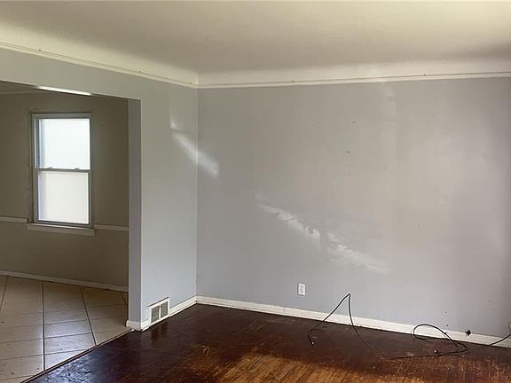 4th image of 16805 Glendale Ave