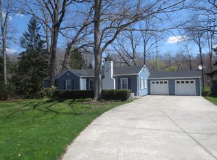 526 Robertson Rd, Hermitage, PA 16148