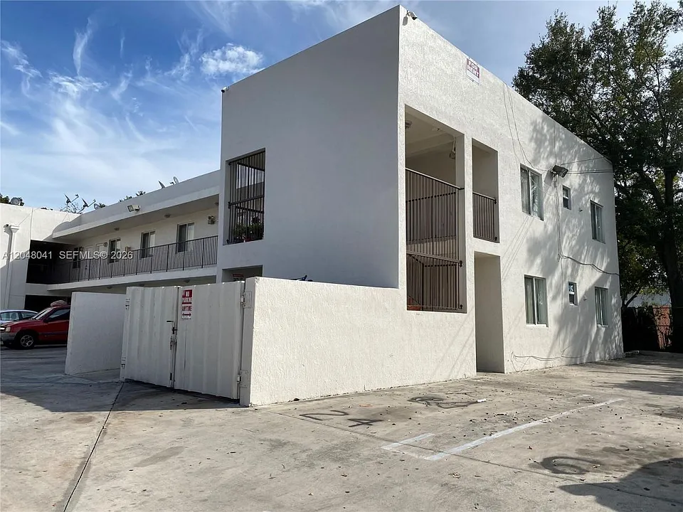 181 NW 47th Ave #25