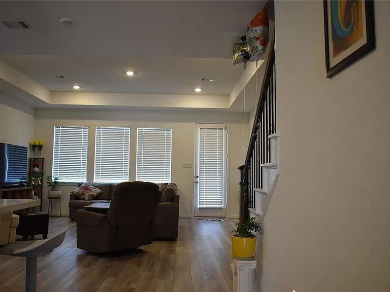 9742 Burlington Bristol Dr — Photo 15