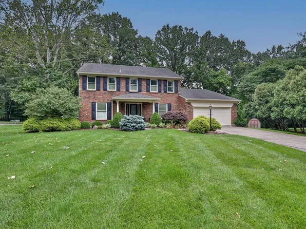 9022 Winthrop Dr, Cincinnati, OH 45249