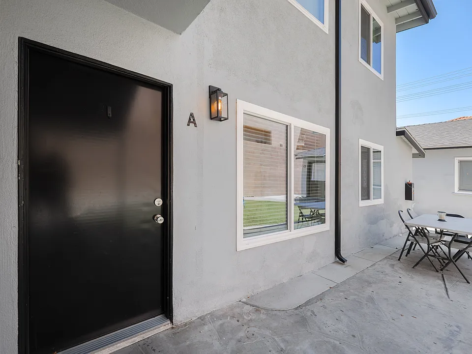 627 E Magnolia Blvd #A