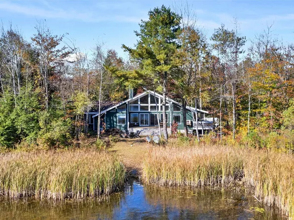 151 Long Bow Ln W, Becket, MA 01223