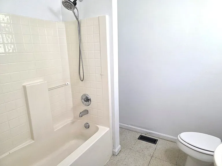 122 Rolling Hill Dr — Photo 11