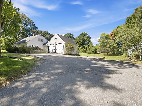 4th image of 35 Forest St