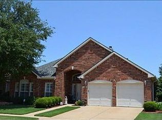 105 E Lynn Creek Dr, Arlington, TX 76002