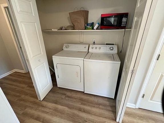 5th image of 458 Elizabeth Ln