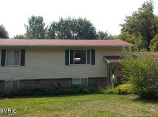 4592 52nd St, Holland, MI 49423
